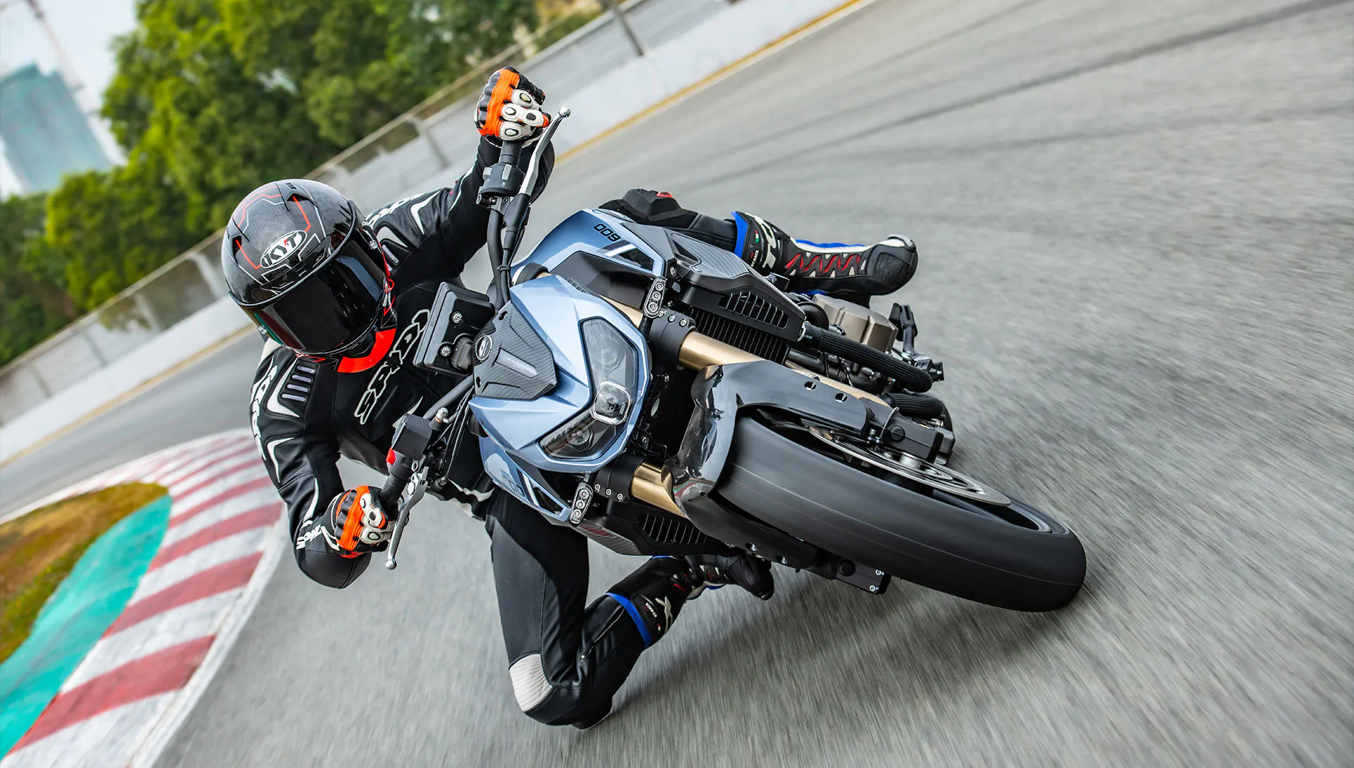 category-pages roadster srk-roadster-hero-image